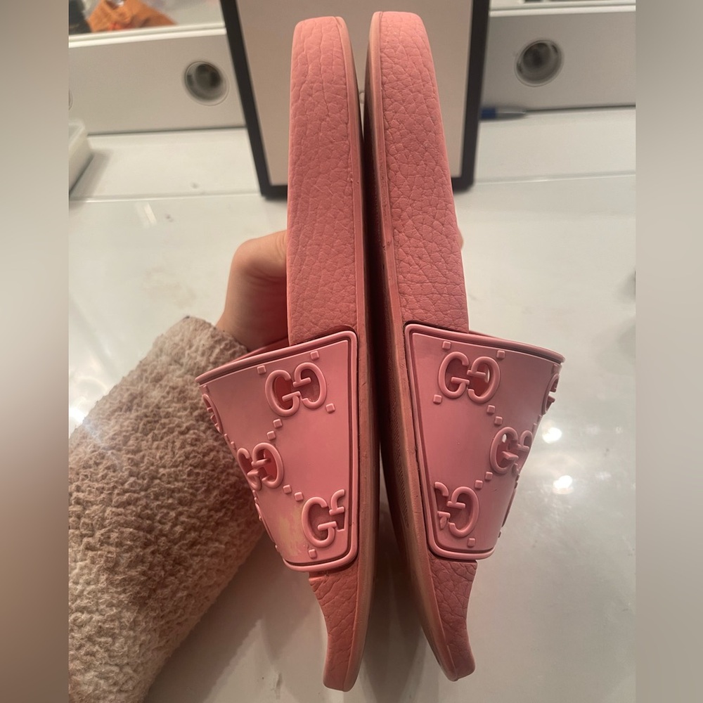 Pink Gucci Slides 'Rubber GG Rose' - Picture 8 of 10